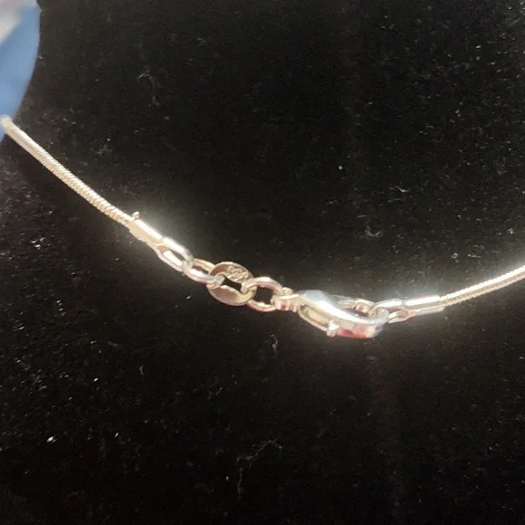 Gucci 925 Sterling Silver Heart Charm Necklace - Picture 3 of 4